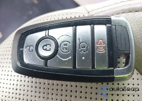 2020 Ford Escape Titanium Hybrid z USA, uszkodzony, nr VIN 1FMCU0DZ3LUC07842